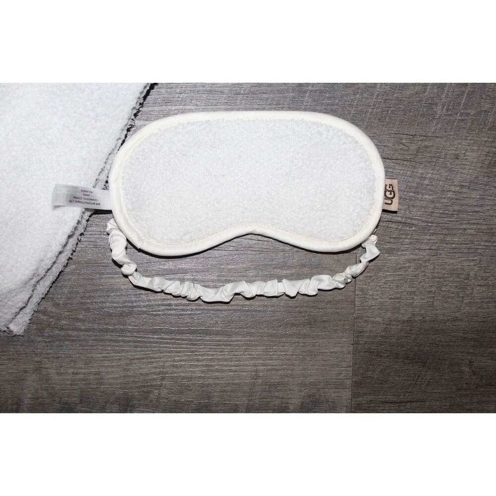 UGG 4 PIECE TRAVEL SET WHITE THROW EYE MAKE HAIR TYE AND STORAGE PURSE